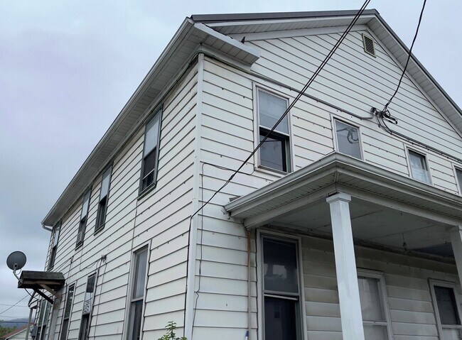 Building Photo - 207 W Industrial Blvd