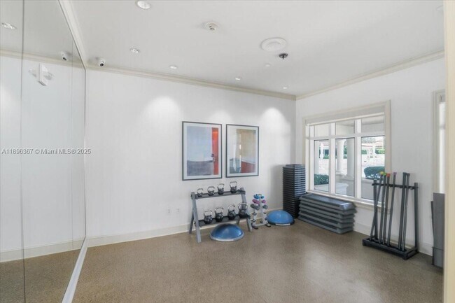 Building Photo - 20000 E Country Club Dr