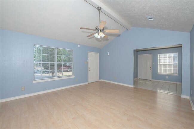 Building Photo - 1813 Sara Dr