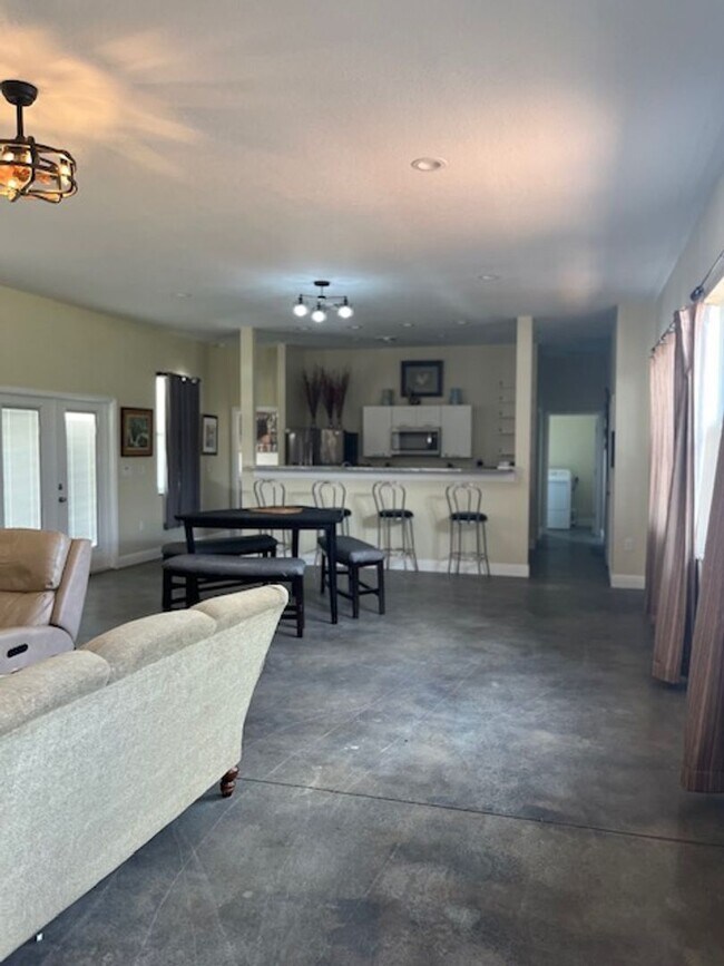 Building Photo - Peaceful Ocala Countryside Retreat – Close to WEC