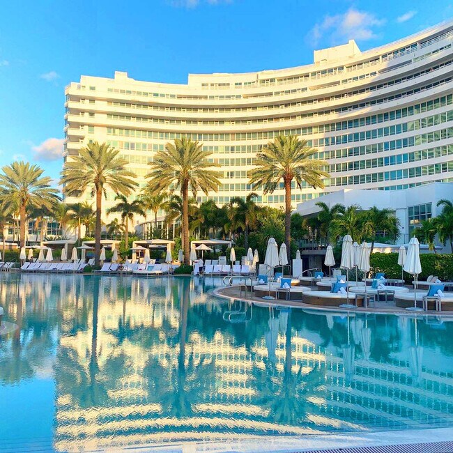 Building Photo - 4441 Collins Ave