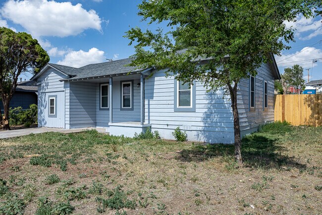 Building Photo - 1808 Magnolia St