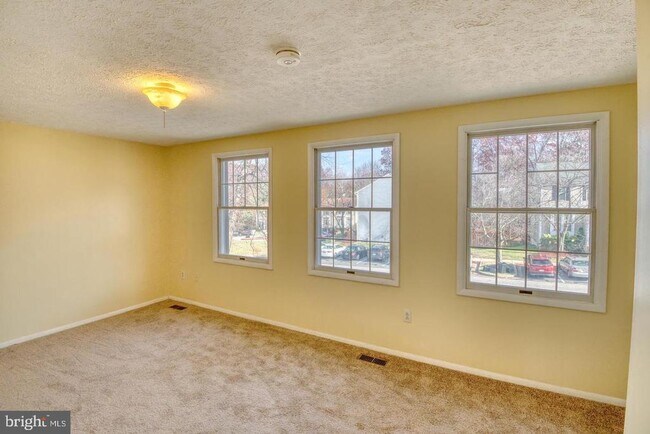 Building Photo - 9220 Pinenut Ct