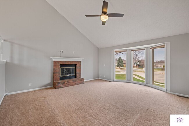 Building Photo - AVAILABLE NOW!