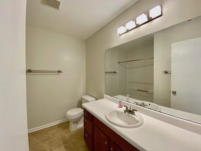 Building Photo - 2126 Alpine Rd