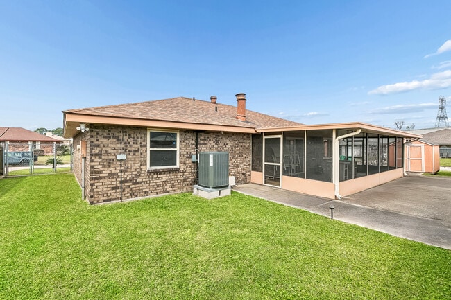 Building Photo - 1501 Somerset Pl