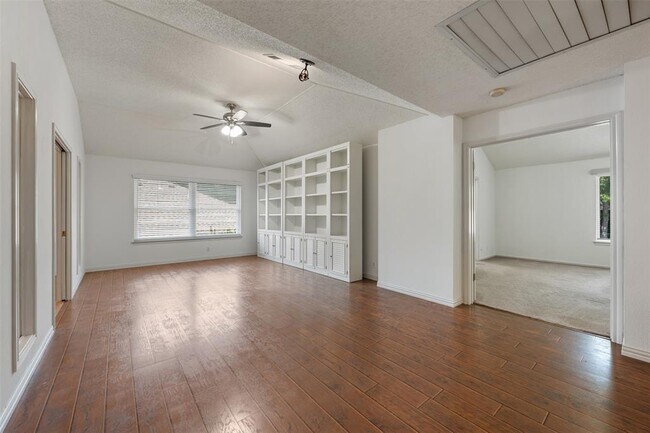 Building Photo - 3635 Flora Vista Loop