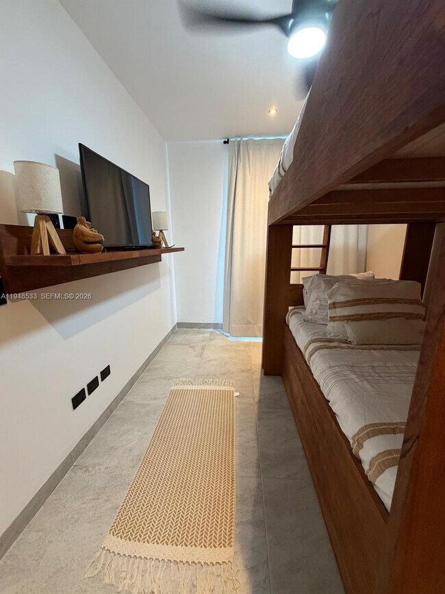 Building Photo - 121 Calle 23, entre 28 y 30, Centro