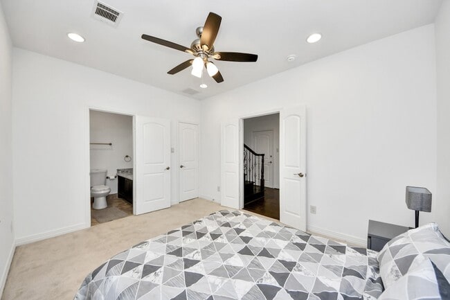 Building Photo - 146 Carson Ct