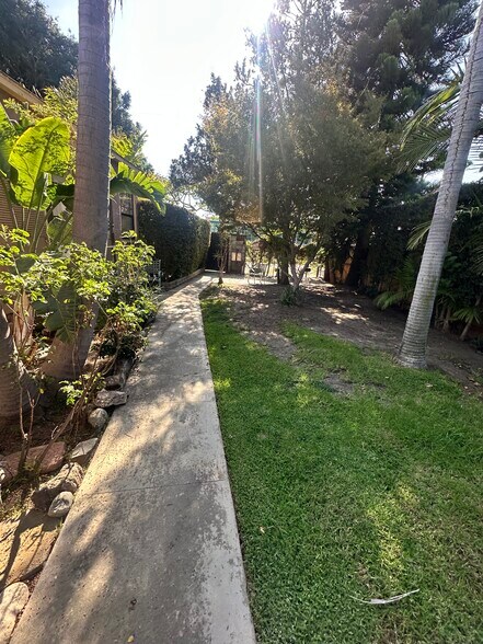 Building Photo - 2538 1/2 Military Ave