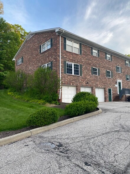 Building Photo - 6970 Carriage Hill Dr