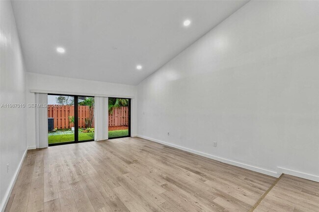 Building Photo - 518 NE 199th Ln