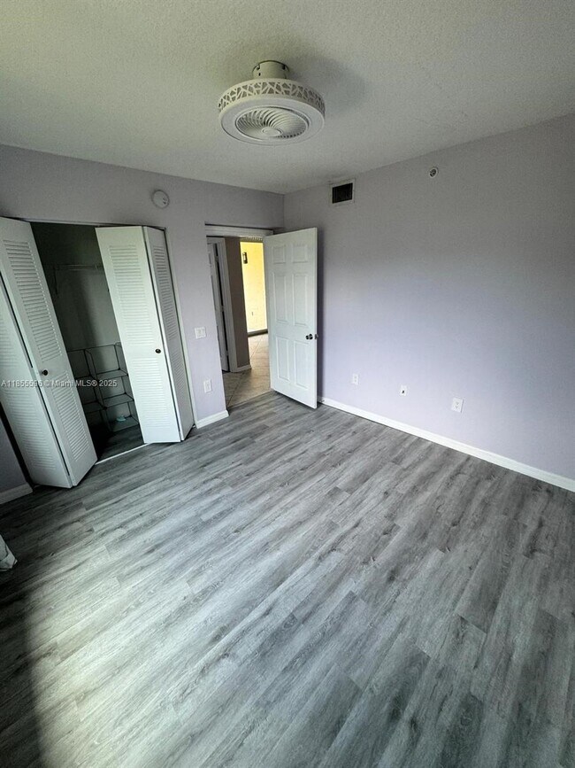 Building Photo - 218 Villa Cir