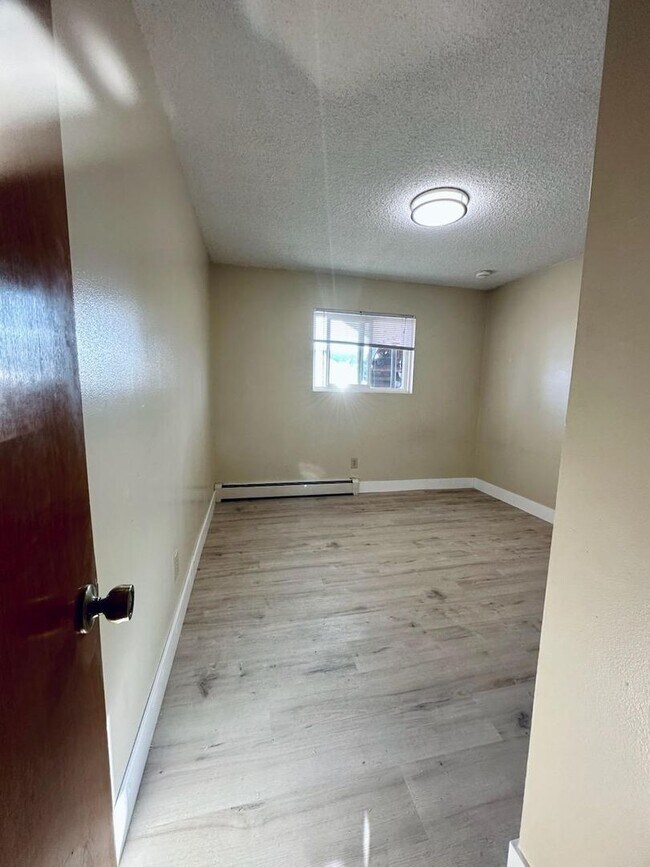 Building Photo - Knowles 4-Plex