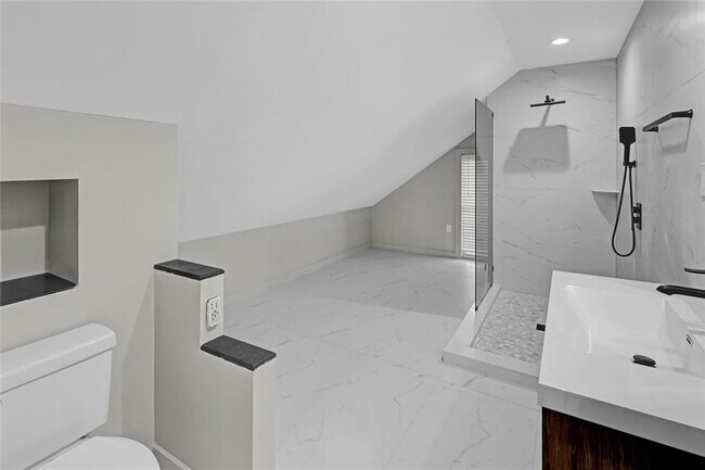 Building Photo - 1887 Shalimar Dr NE