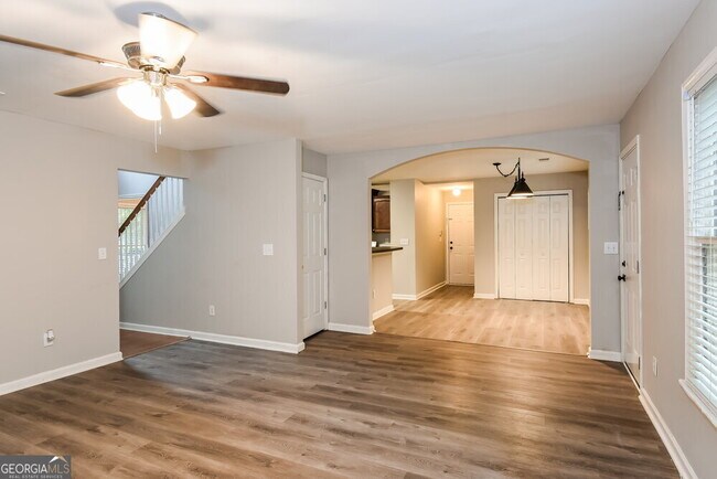 Building Photo - 38 Wesley Dr