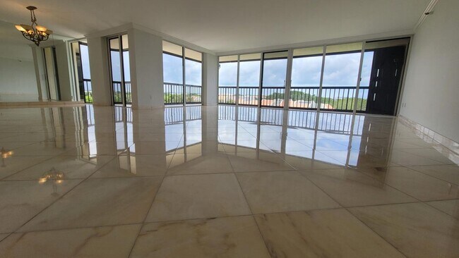 Building Photo - 2480 Presidential Way