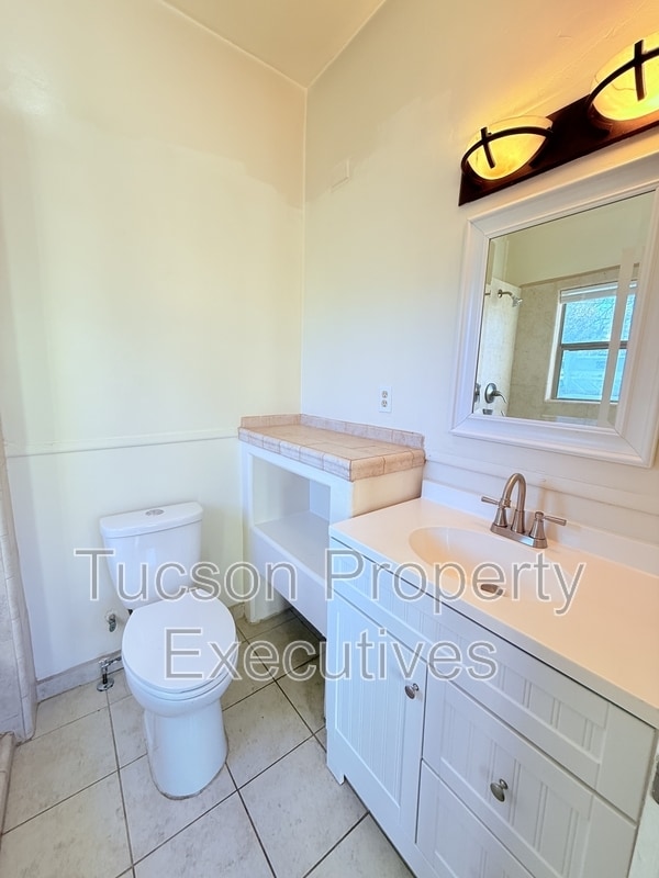 Building Photo - 724 E Drachman St