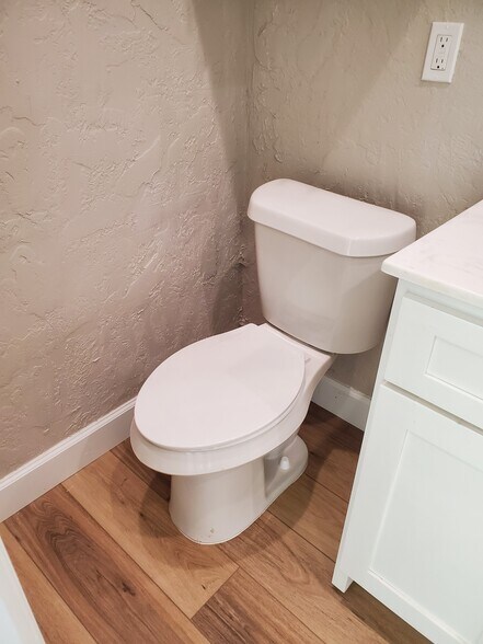 Building Photo - 6823 Guyler St