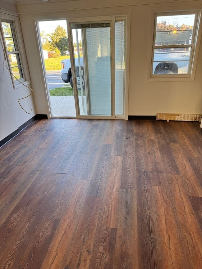 Building Photo - Large 3 Bedroom on Two Acres!