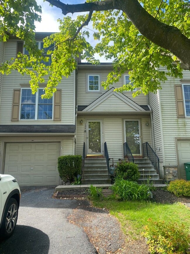 Primary Photo - 3 br, 1.5 bath House - 126 BANYAN CIRCLE D...