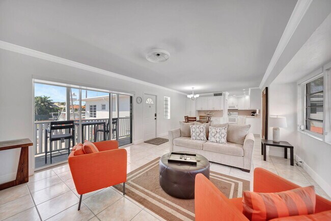 Building Photo - 2724 NE 14th St