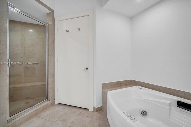 Building Photo - 765 Crandon Blvd