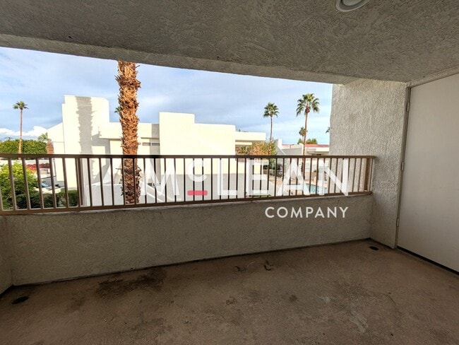 Building Photo - Two-Bedroom Condo - Newly Remodeled