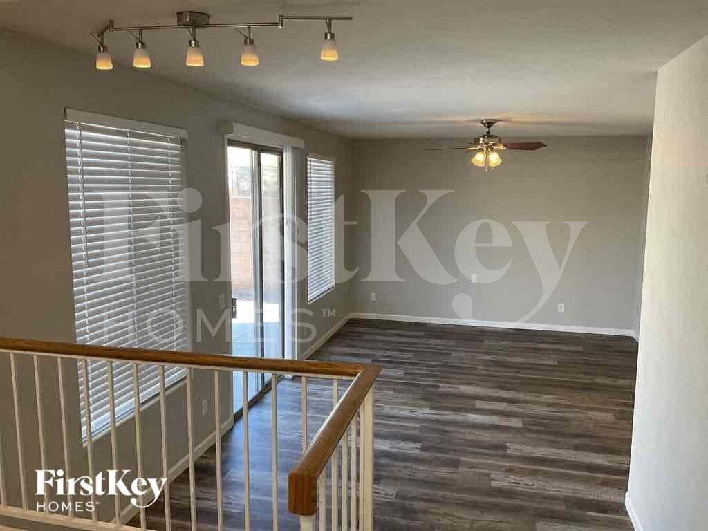 Building Photo - 13034 W Ash St