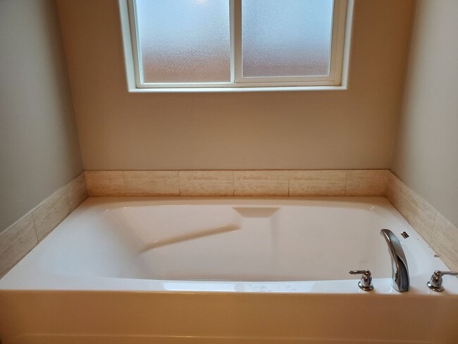 Building Photo - Must See Craftsman Style Home in Desirable West Salem Neighborhood