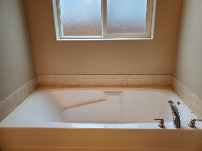 Building Photo - Pet Friendly Craftsman Style Home in Desirable West Salem Neighborhood