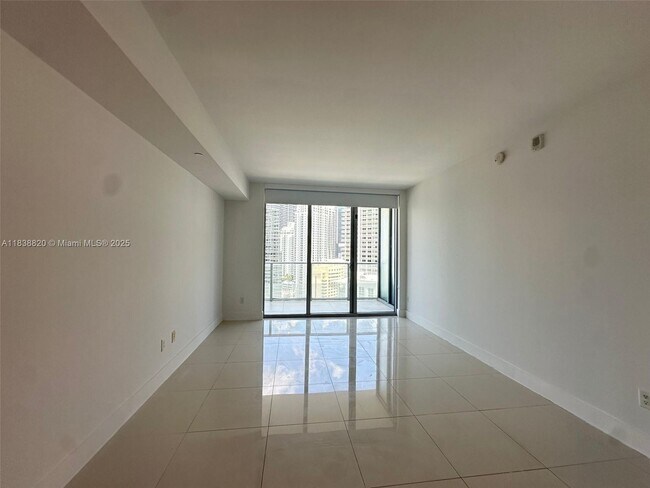 Building Photo - 1300 Brickell Bay Dr