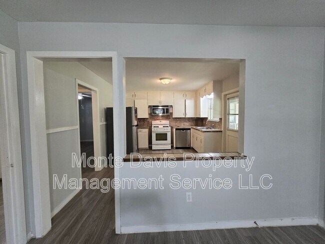 Building Photo - 4708 Red River St