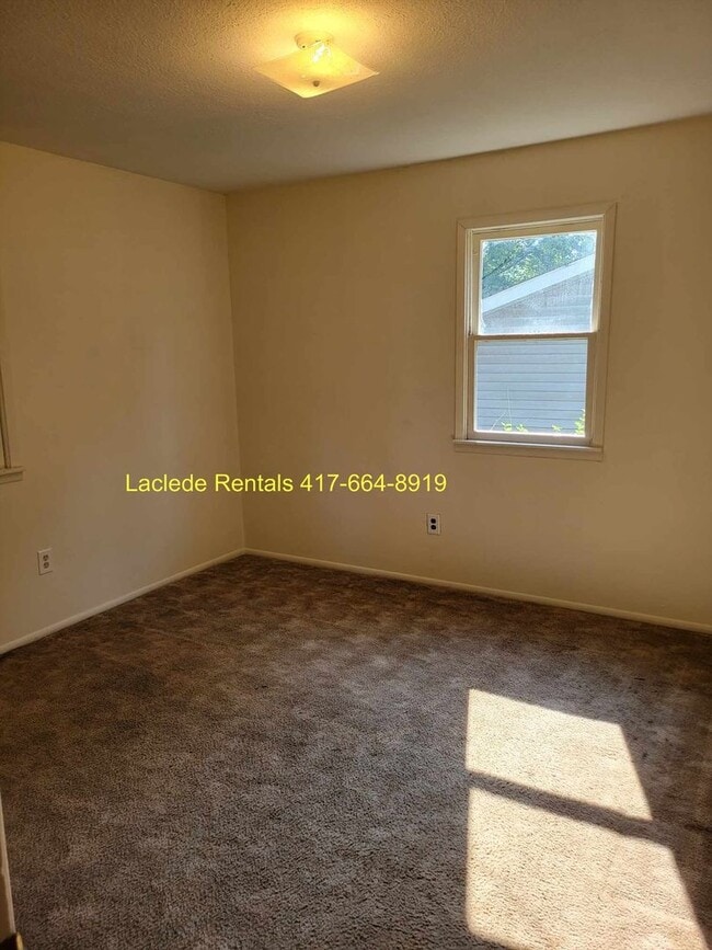 Building Photo - 3 BEDROOM 1 BATH HOUSE FOR RENT