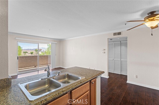 Building Photo - 1005 Vista Del Cerro Dr