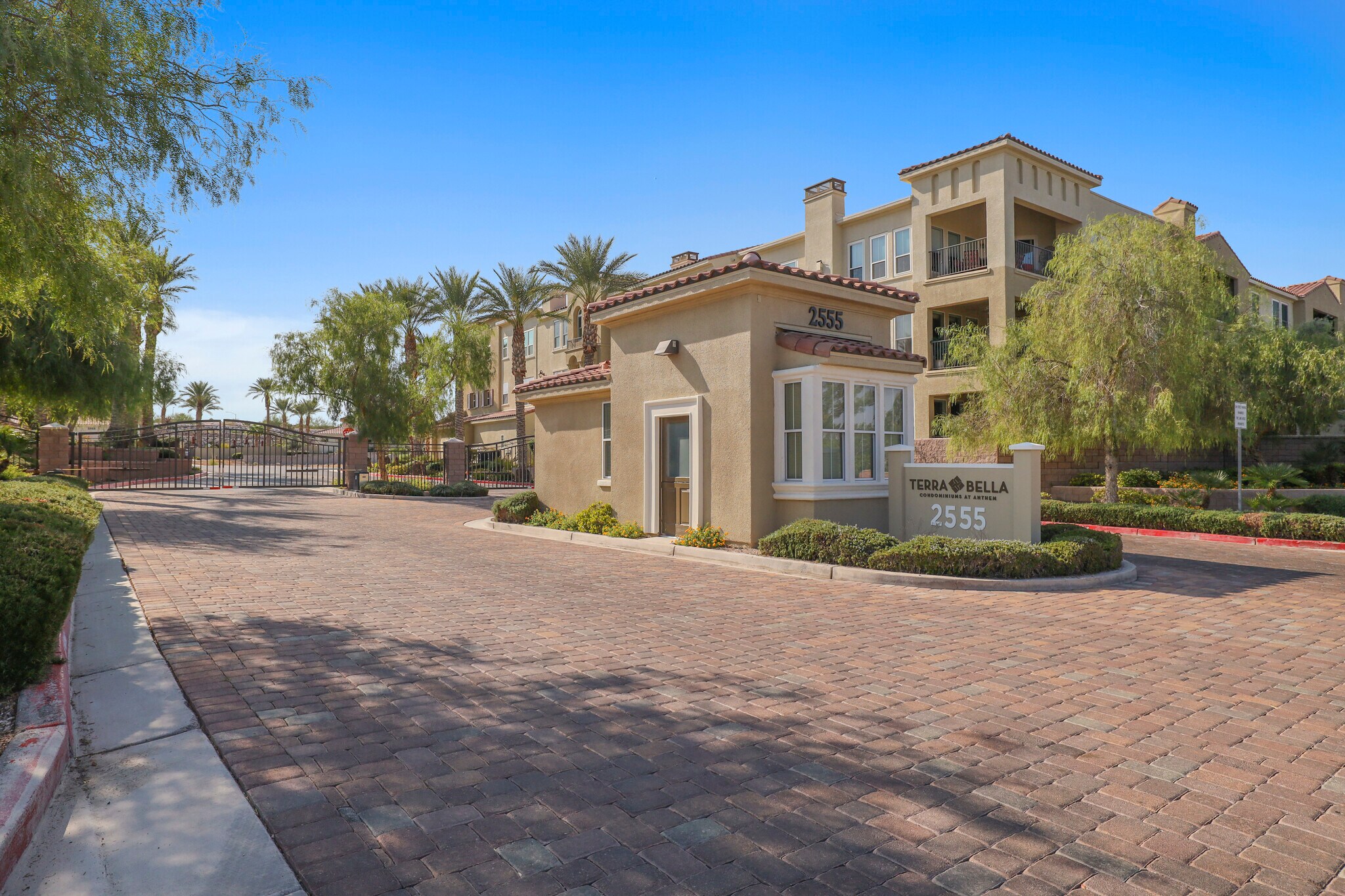 Building Photo - 2555 Hampton Rd