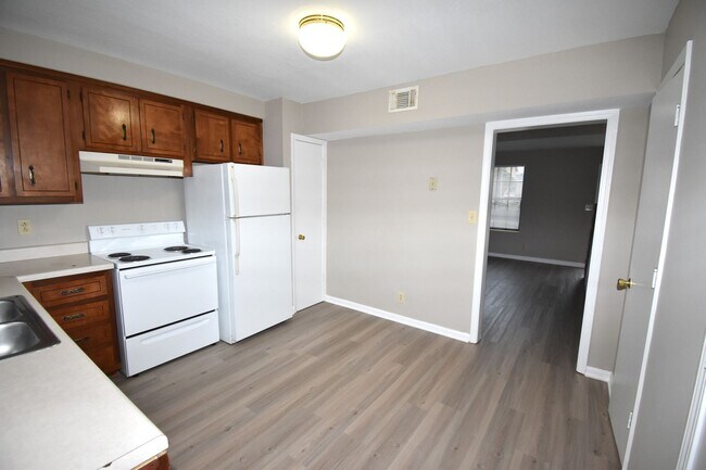 Building Photo - Northridge Drive-276