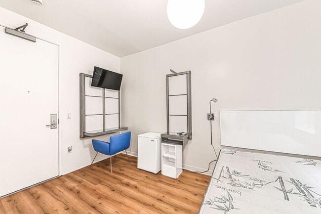 Interior Photo - 335 Pacific Avenue