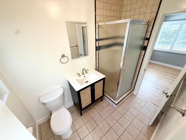 Building Photo - Beautiful 3BR/3BA Point Loma Home with Vaulted Ceilings & Central AC