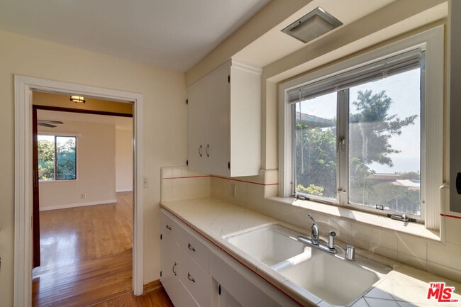Building Photo - 214 Bellino Dr