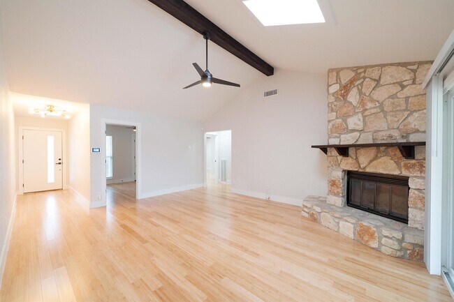 Building Photo - 2515 Berkett Dr