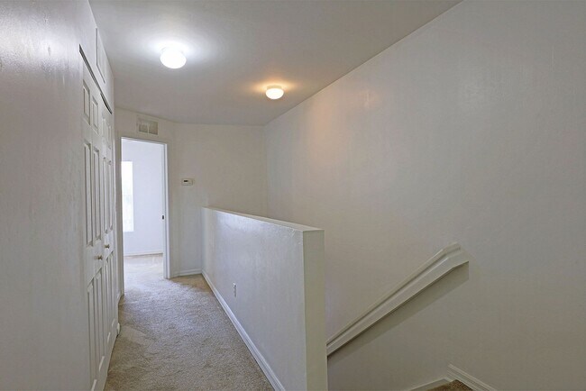 Building Photo - Forest Lake Townhomes 3620-106
