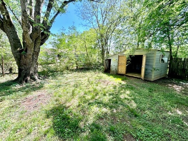 Building Photo - 2433 Shepherd Dr NW
