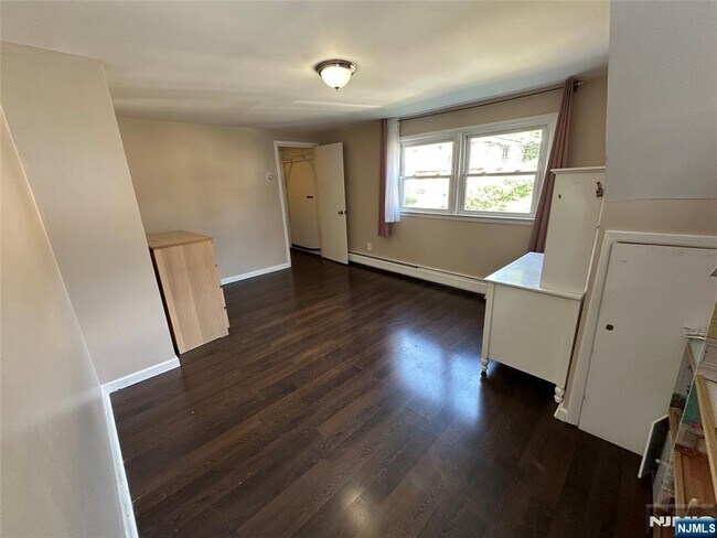 Building Photo - 777 Oakwood Ln