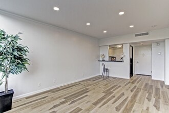 Building Photo - 2701 Westheimer Rd