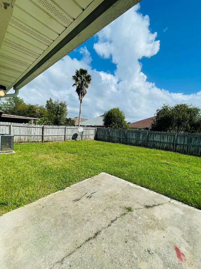 Building Photo - Wonderful Family Home in Middleburg