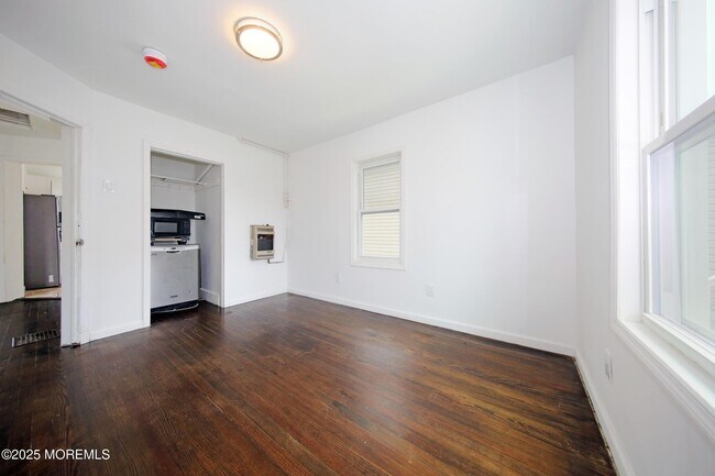 Building Photo - 48 Barberie Ave