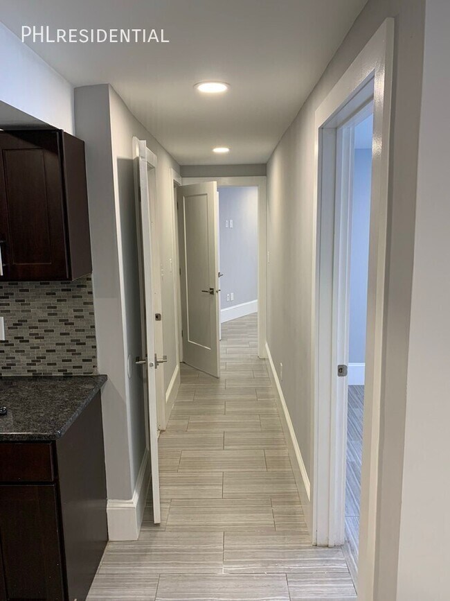 Building Photo - 542 King St