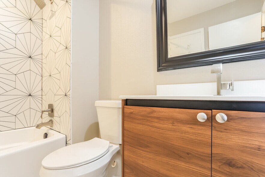 Building Photo - 981 Conifer Ct