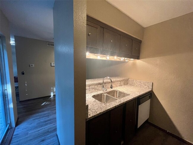 Building Photo - 822 Cardinal Creek Blvd